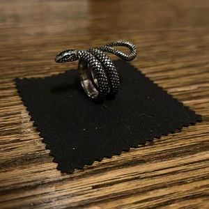 Sterling silver snake ring, only worn several times. Natural Born Killer vibes.